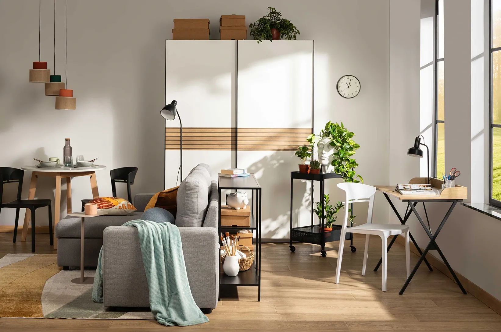 Domácí kancelář - jak vytvořit ergonomické pracovní místo, aniž by zabralo celou místnost?