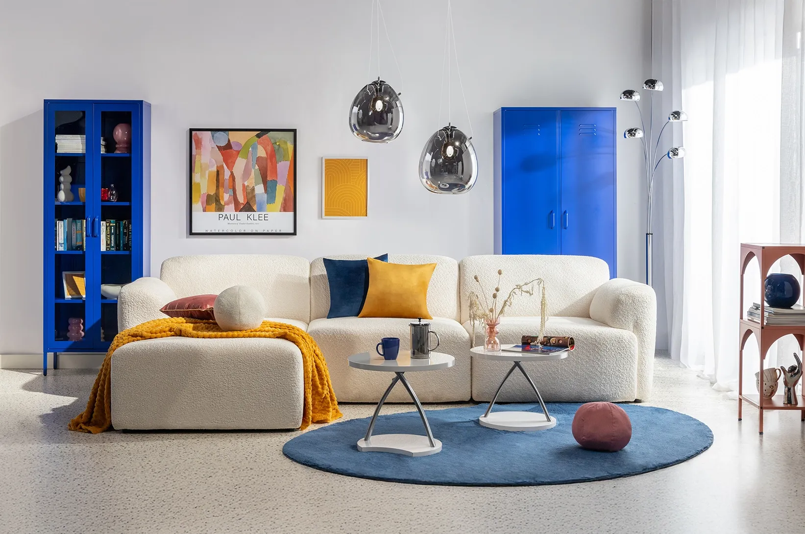 Letní interiéry plné energie – jak oživit dům výraznými doplňky?