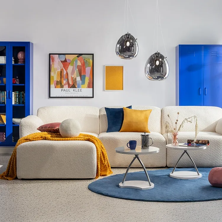 Letní interiéry plné energie – jak oživit dům výraznými doplňky?