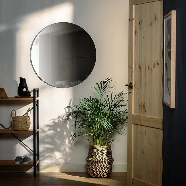 Zrcadla v interiérovém designu: jak s jejich pomocí přidat světlo a prostor?