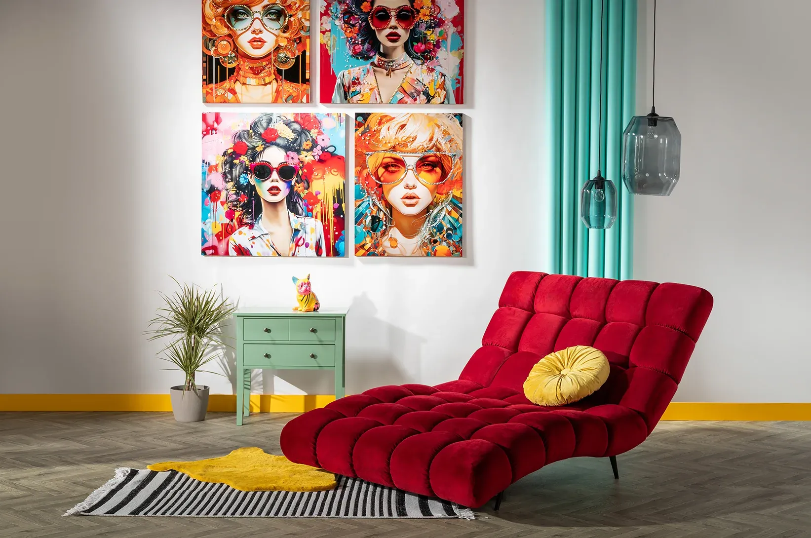 Obývací pokoj ve stylu Gallery Art s červeným lehátkem a mátovou komodou.