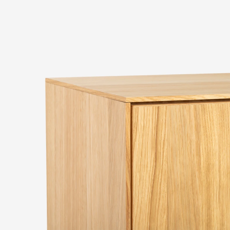 Wykończenie obrzeża w kolorze jasnego drewna