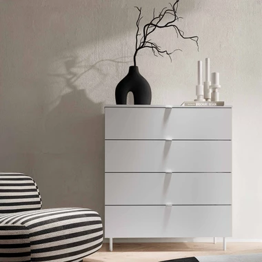 Bílá komoda se zásuvkami na kovových nožkách MILA