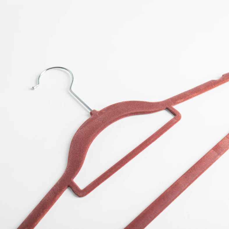 Tmavě růžová velurová ramínka VELVET, sada 5 kusů.