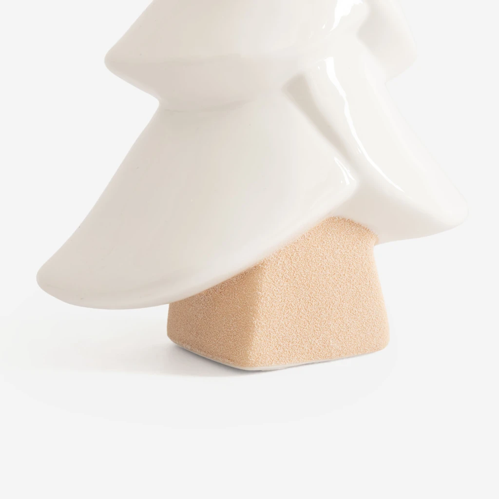 Dekorace porcelánový vánoční stromeček bílý 16,2 cm