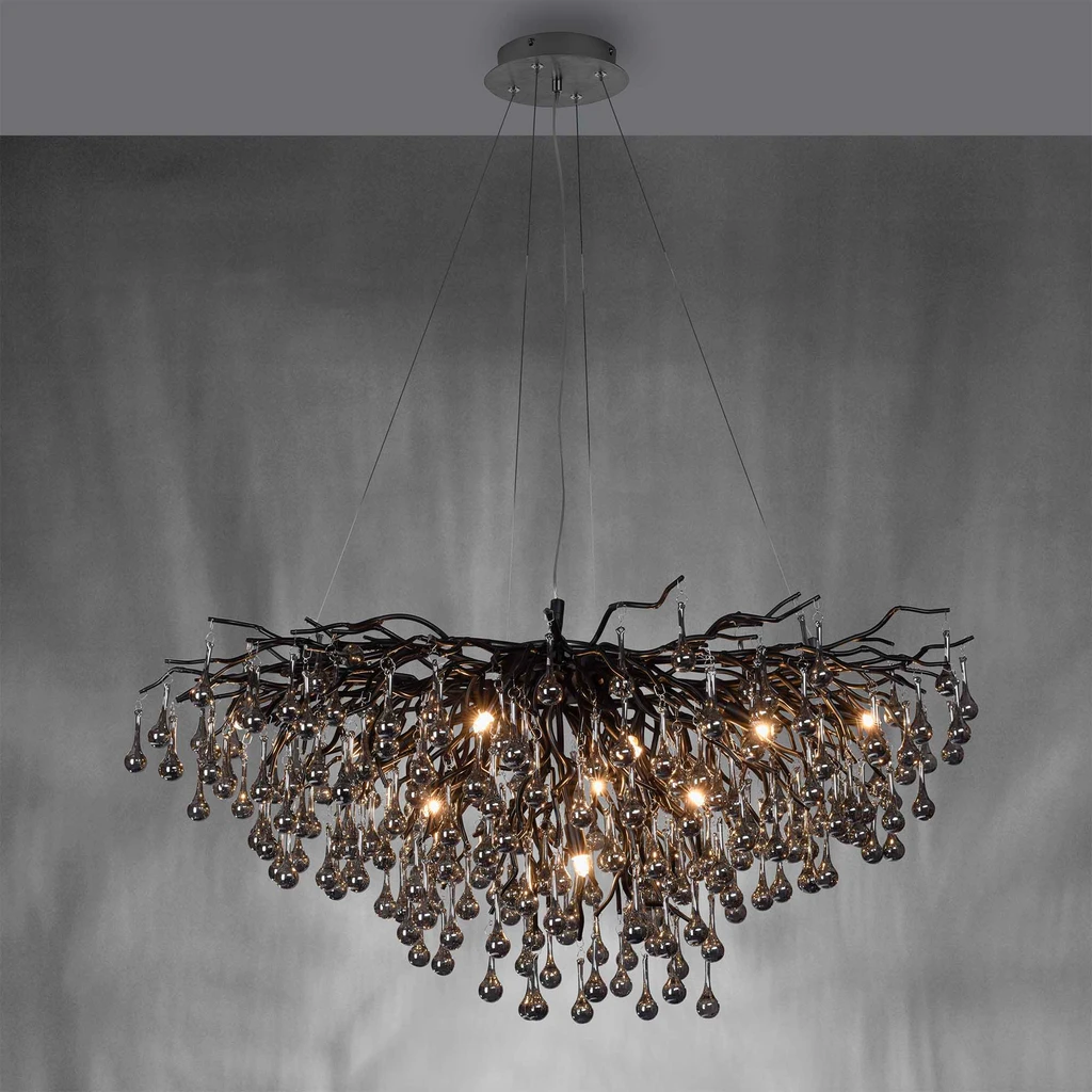 W tym modelu lampy wiszącej ICICLE możesz dopasować wysokość zawieszenia w zakresie 100 - 250 cm.