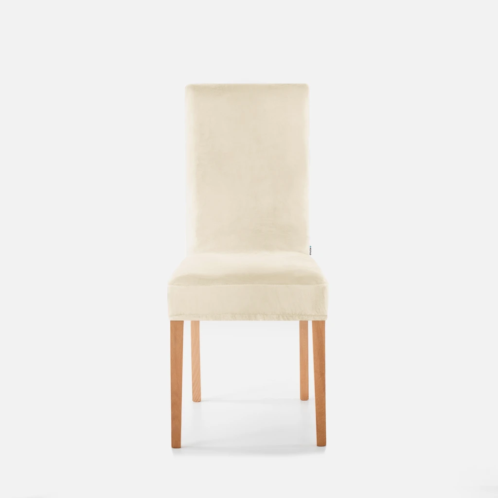 Zdjęcie pokrowca założonego na krzesło. Zdjęcie na wprost. 