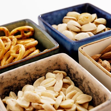 Sada 4 misek na čtvercovém bambusovém tácku 19x19 cm