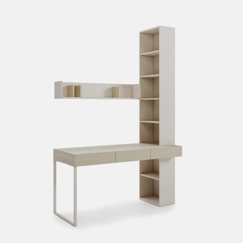 Beżowe biurko na metalowej płozie, z otwartym regałem po prawej stronie i półką wiszącą