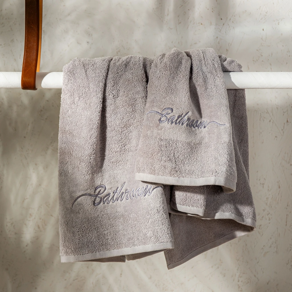 Ręcznik bawełniany jasnoszary FERRO 70x140 cm Světle šedý bavlněný ručník FERRO 70x140 cm