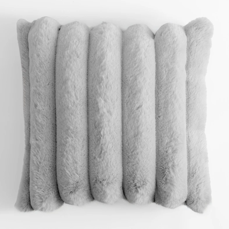 Poszewka szara ELLE 45x45 cm Szara poszewka z dekoracyjnym króliczym sztucznym futerkiem