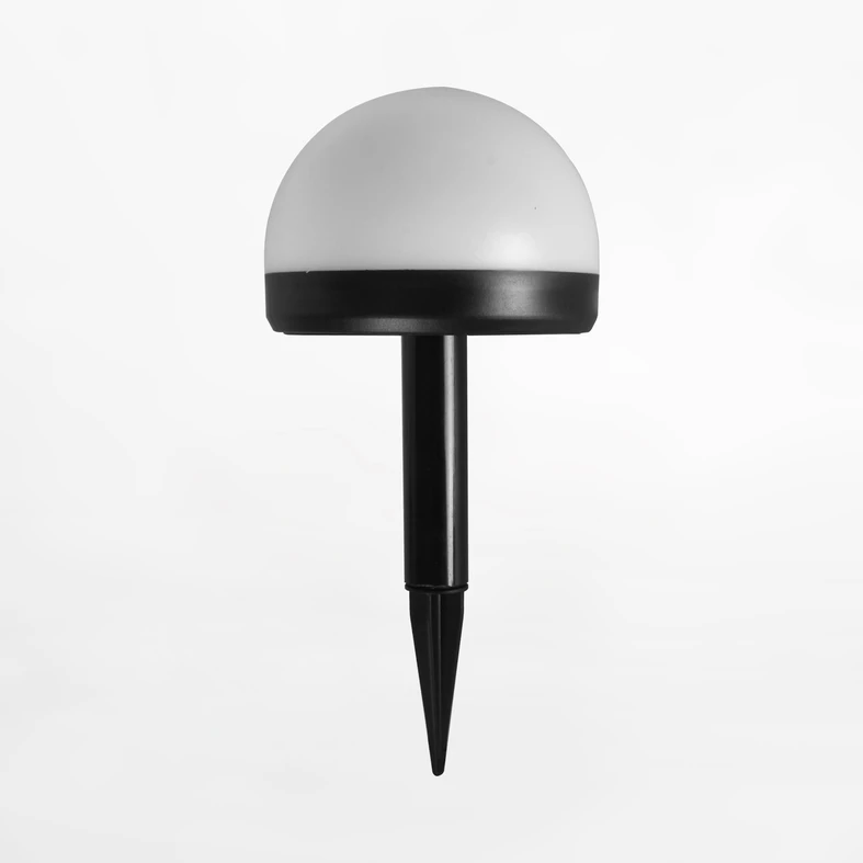 Zestaw 4 lamp LED zewnętrznych solarnych Wbudowany akumulator lampy jest ładowany dzięki baterii typu AAA (1,2V 200mAH Ni-MH).