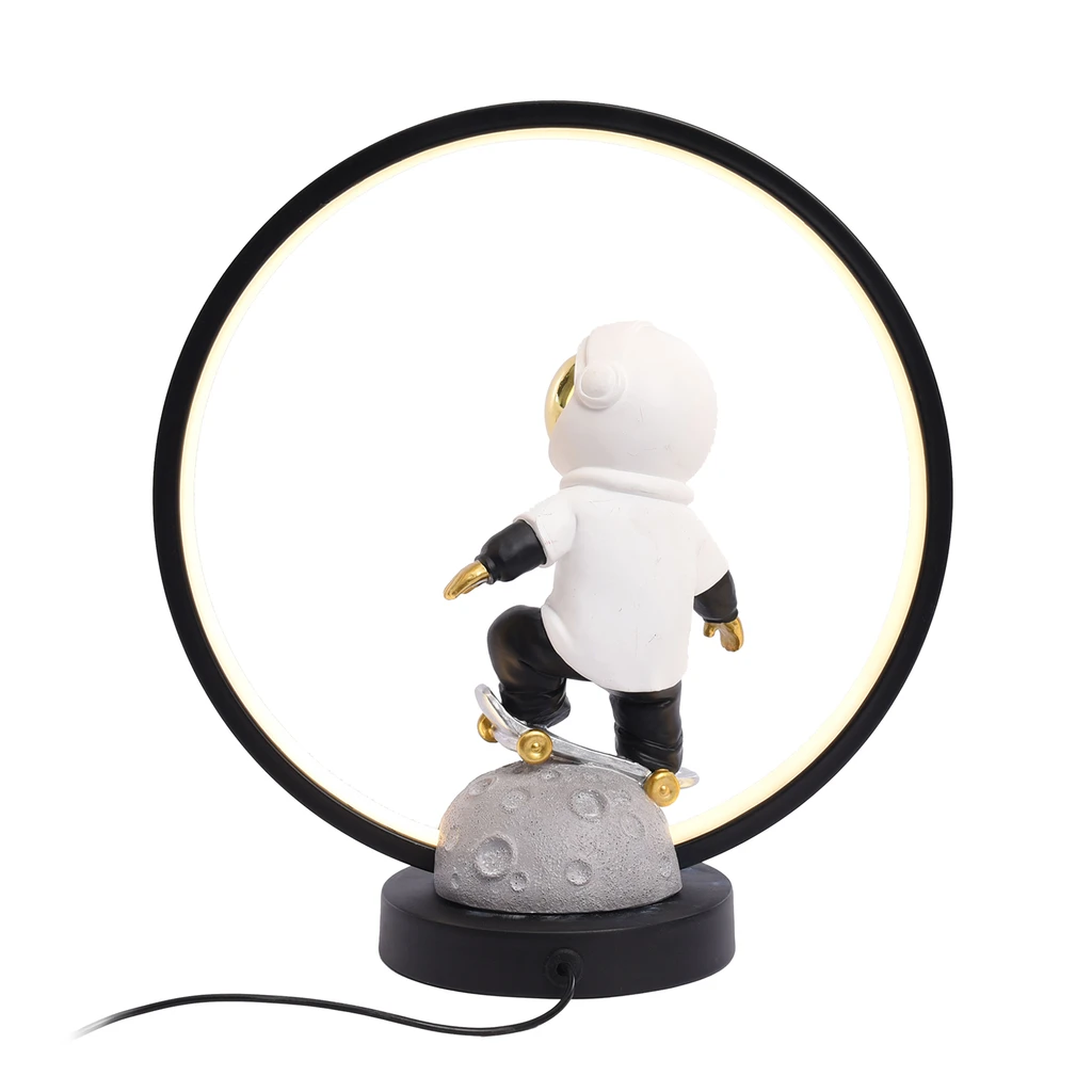 SKATER ASTRONAUTA LED - ozdobna lampka stołowa do pokoju młodzieżowego.