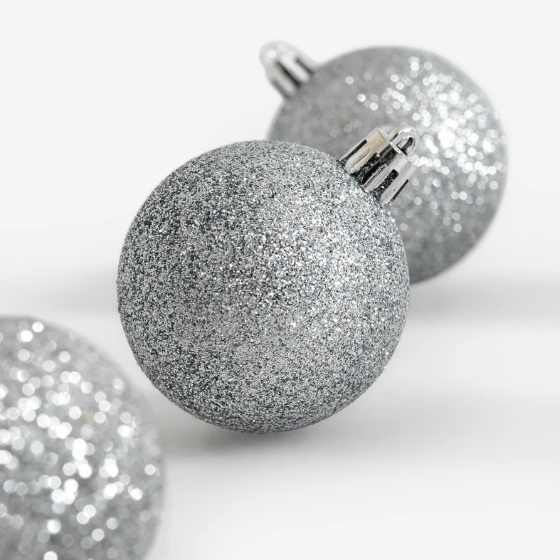 Sada 70 kusů stříbrných vánočních baněk v krabičce