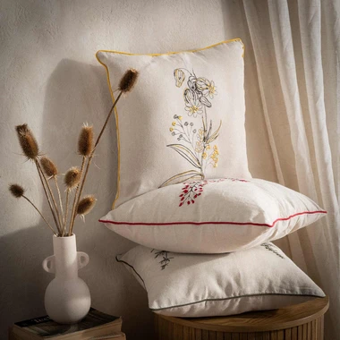 Povlak na polštář s výšivkou polních květů žlutý CASAL 45x45 cm