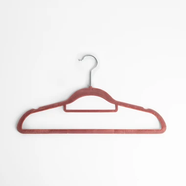 Tmavě růžová velurová ramínka VELVET, sada 5 kusů.