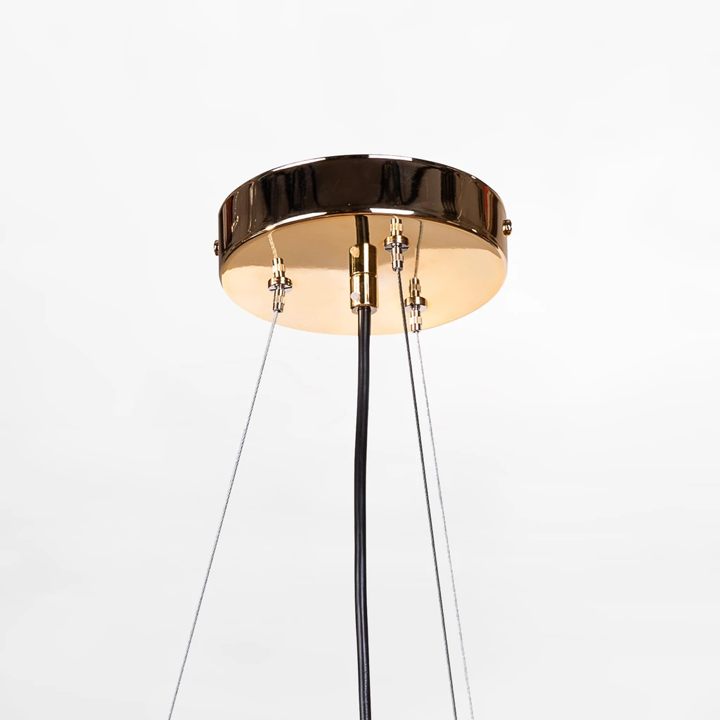 Lampa ORINO posiada regulację wysokości zawieszenia. Jej maksymalna długość wynosi 100 cm.