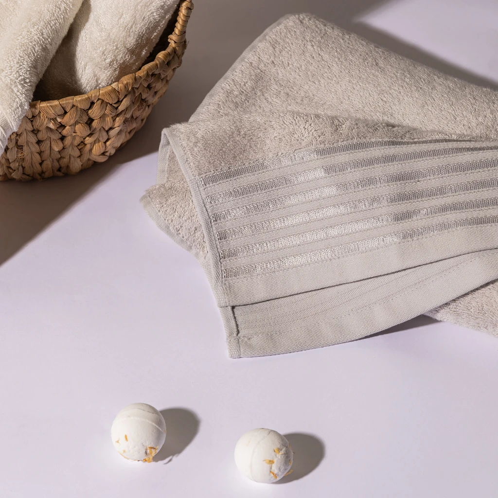 Stříbrný ručník na ruce VELA 50x90 cm