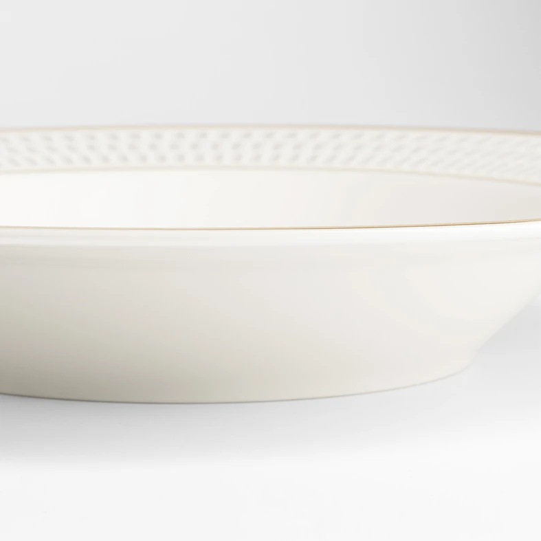 Zastawa stołowa ROYAL z porcelany, biało-złoty wzór, filiżanki i talerze w jednym komplecie.