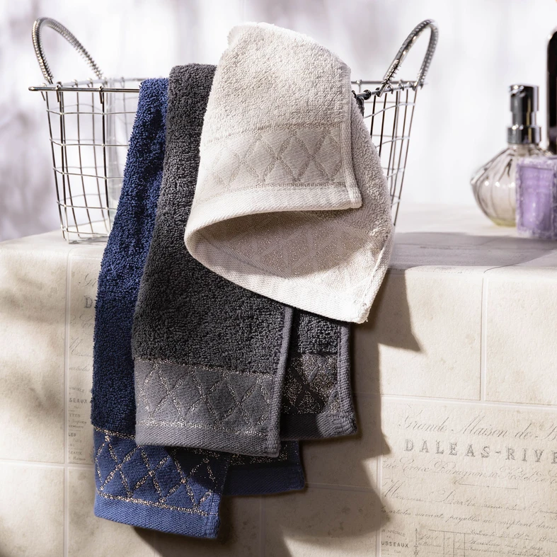 Bavlněný ručník v ocelové barvě LAYLA 70x140 cm