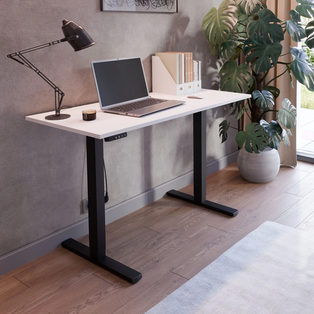 Biały blat rozjaśnia wnętrze i ułatwia utrzymanie biurka w czystości przy codziennym użytkowaniu.