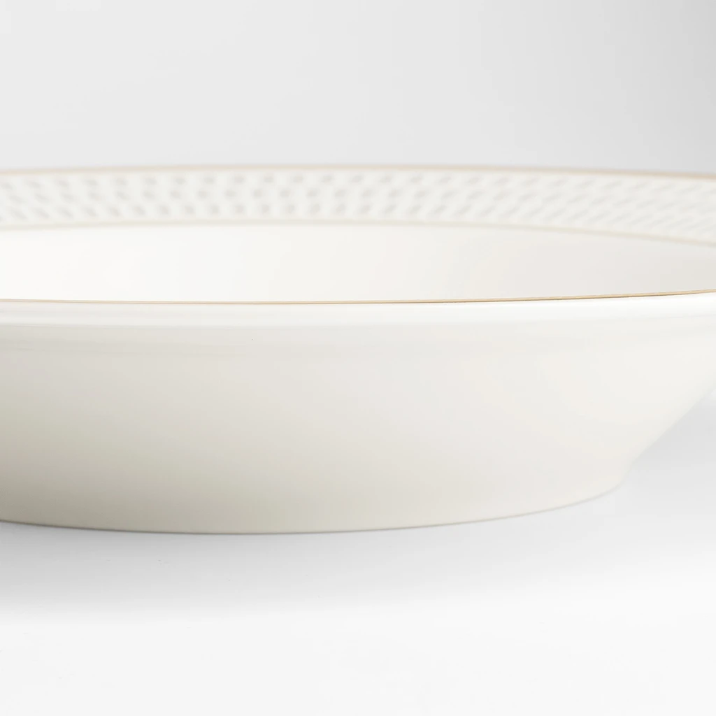 Zastawa stołowa ROYAL z porcelany, biało-złoty wzór, filiżanki i talerze w jednym komplecie.