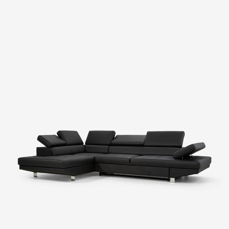 Podniesione na różną wysokość regulowane zagłówki oparcia.