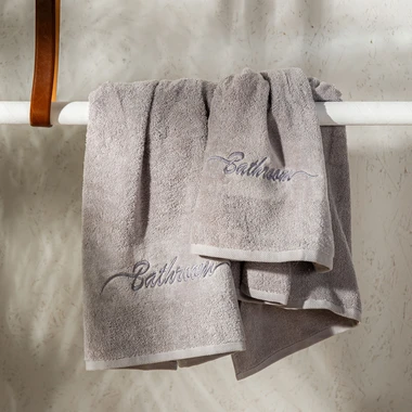 Světle šedý bavlněný ručník FERRO 50x90 cm