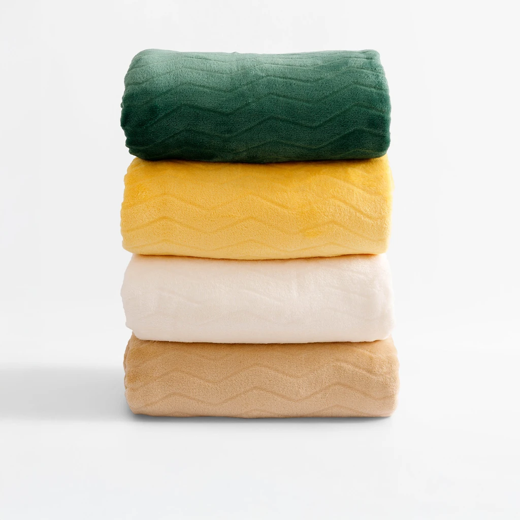 Koc beżowy TIKA 150x200 cm Ciepły koc do salonu