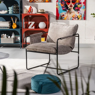 Šedé křeslo s černým rámem LUNWALL