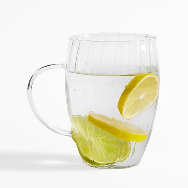 Drážkovaná sklenice s uchem 500 ml