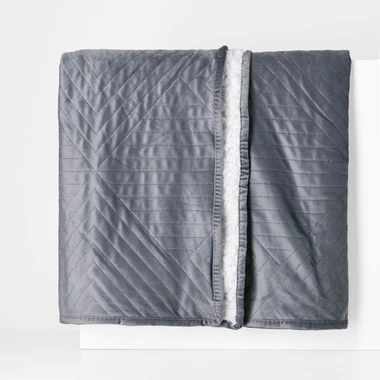 Tmavě šedý přehoz na postel CALDO 220x200 cm