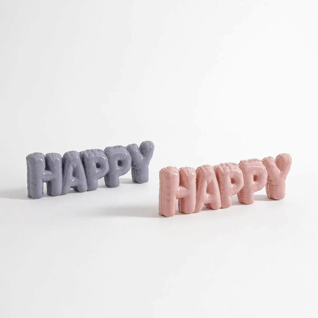 Růžová dekorace s nápisem HAPPY