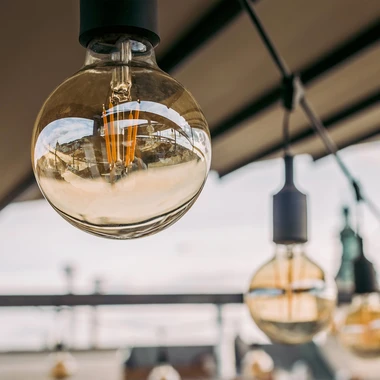 LED žárovka E27 6 W neutrální ORO-E27-G80-FL-CLARO-6 W-DIMM-DW