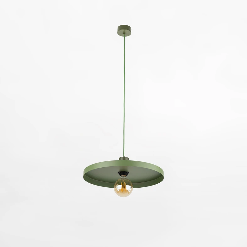 Pojedyncza lampa SILA GREEN PEAPOD posiada regulację zawieszenia.