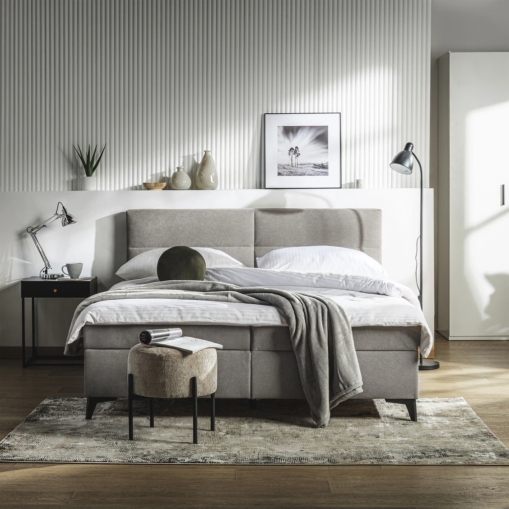 Světle šedá postel boxspring MARY 140x200 cm