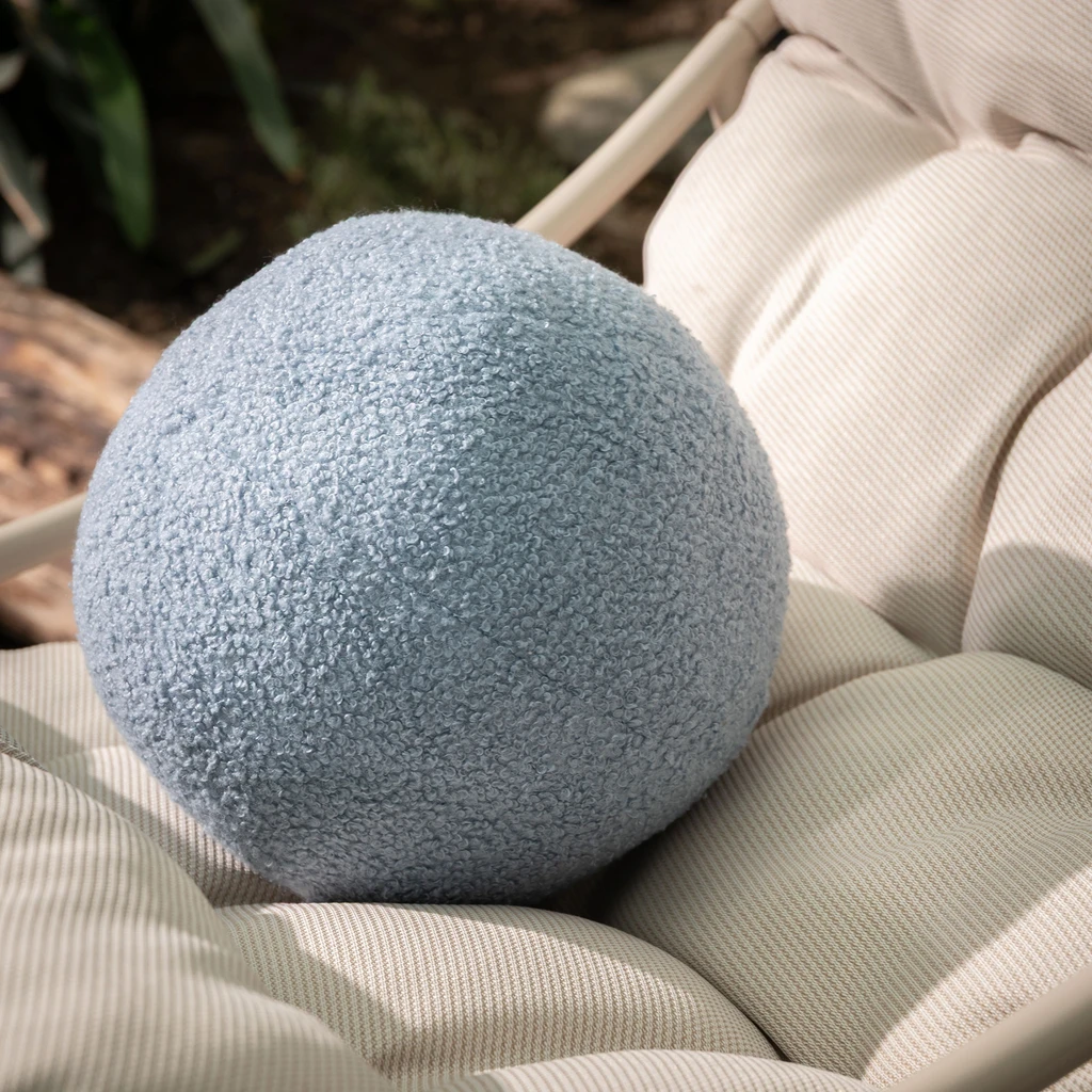 Dekorační modrý polštář BALL 27 cm