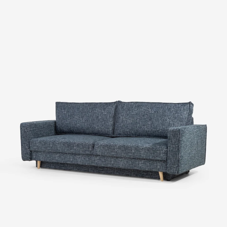 Granatowa sofa 3-osobowa z podłokietnikami, na jasnych drewnianych nóżkach