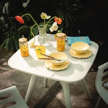 Žlutý dezertní talíř s květinami 21 cm