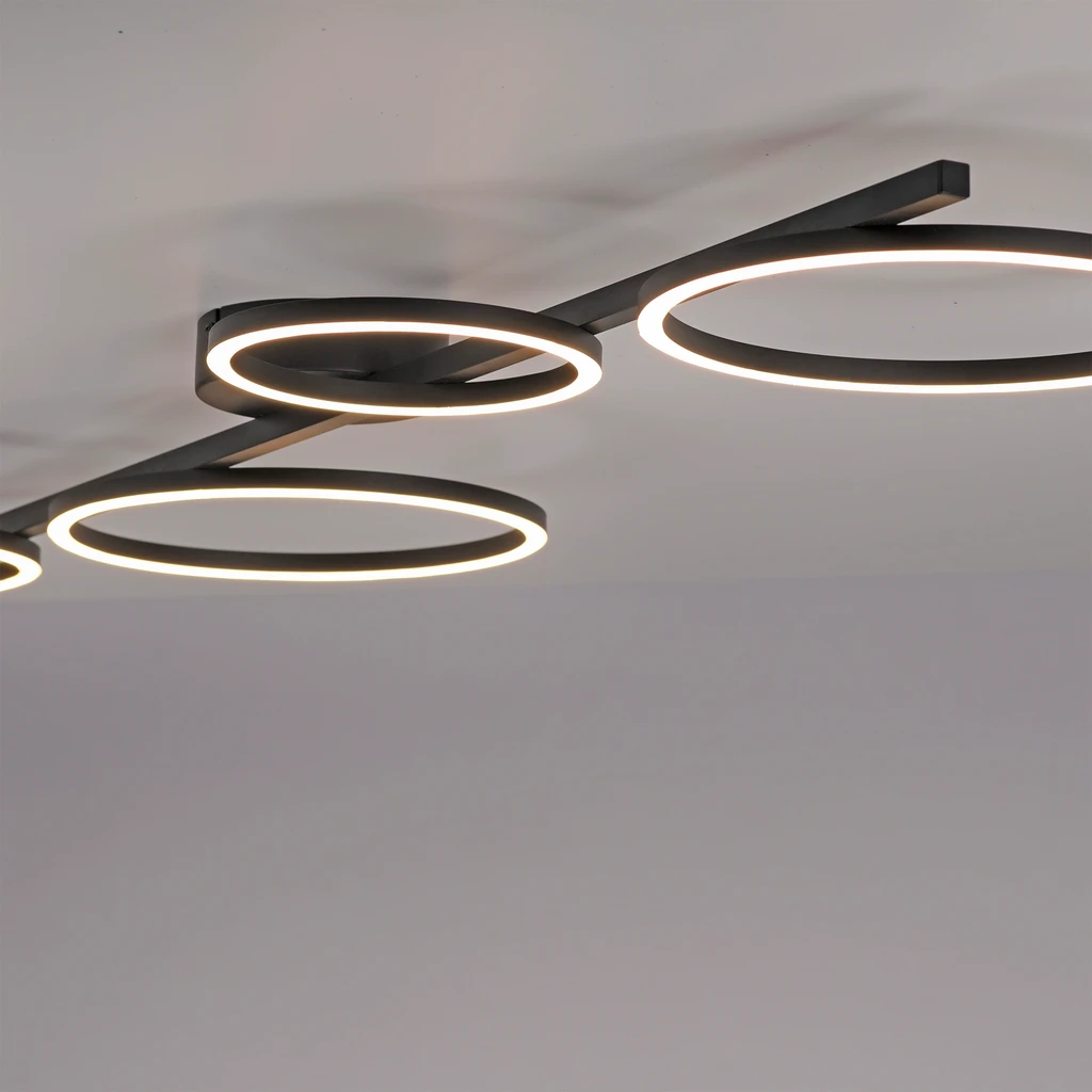 Zintegrowane oświetlenie MINI RITUS LED emituje strumień świetlny o wartości 4850 lumenów.