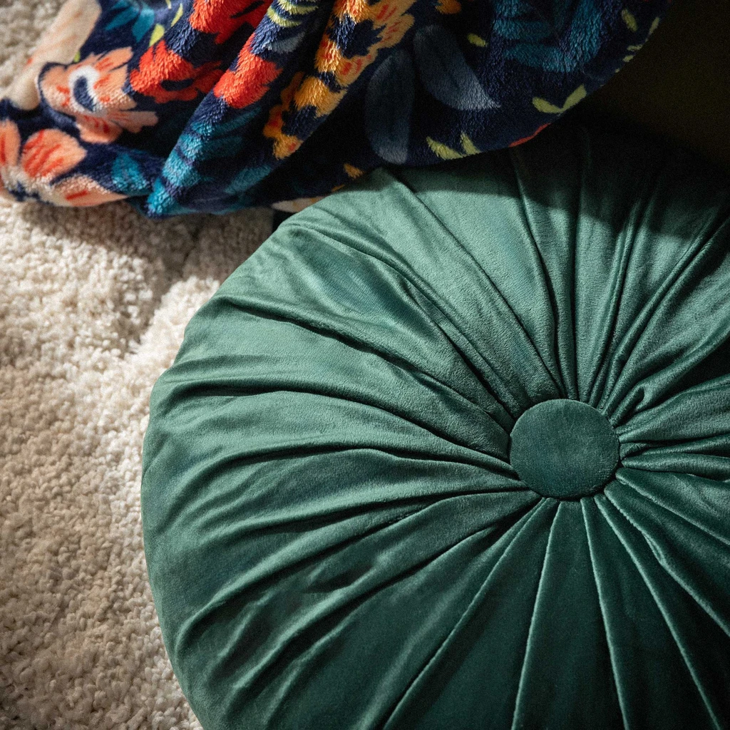 Tmavě zelený dekorační kulatý polštář SELMA 40 cm