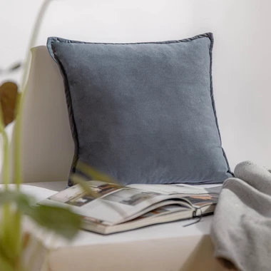 Tmavě šedý povlak na polštář GIGI 45x45 cm