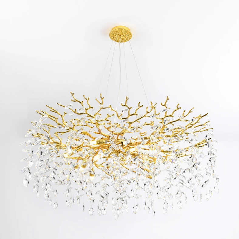 Lampa wisząca CINDY idealnie sprawdza się w pomieszczeniach z wysokim sufitem.