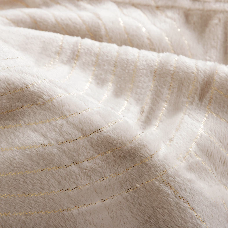 Koc w beżowym kolorze – zbliżenie