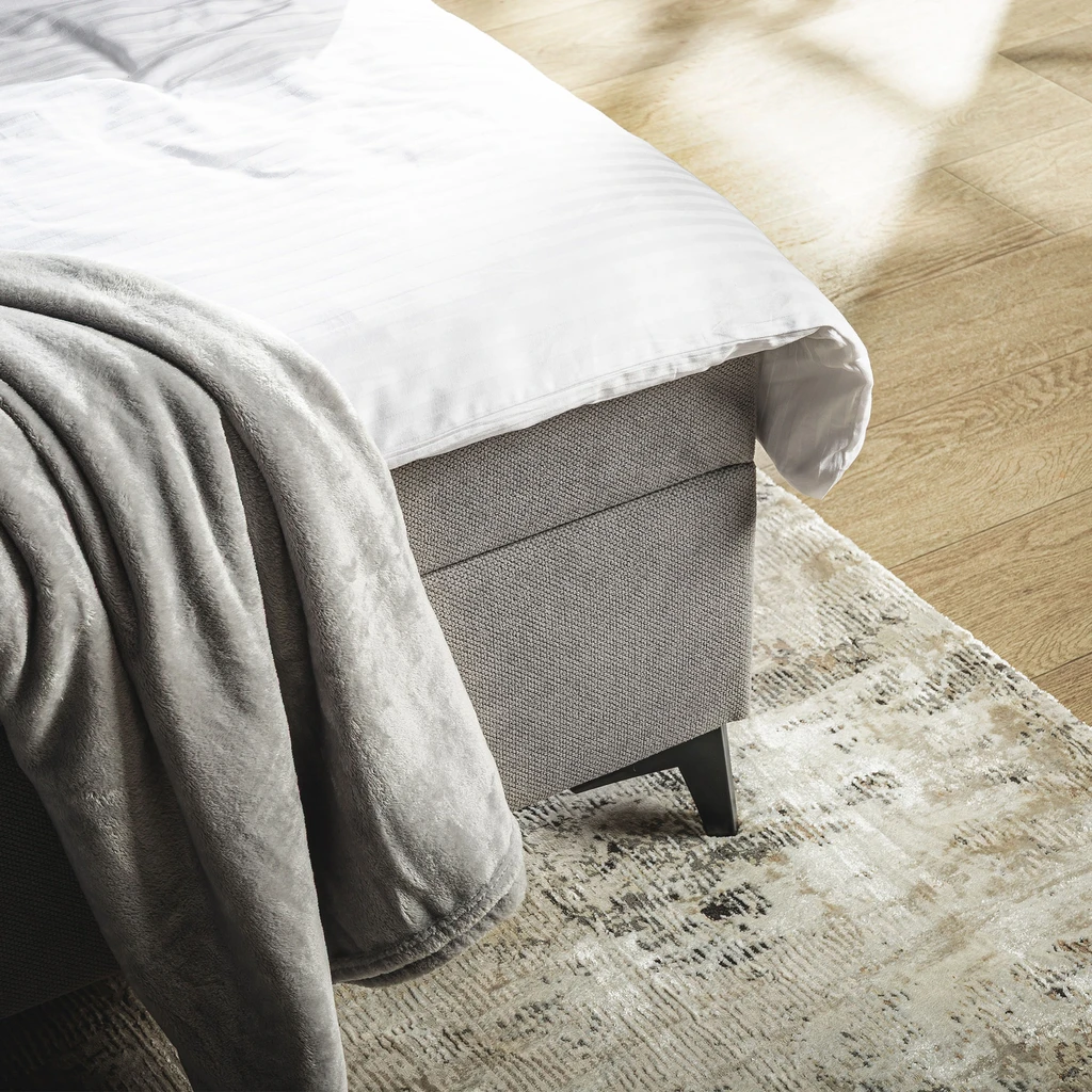 Světle šedá postel boxspring MARY 140x200 cm