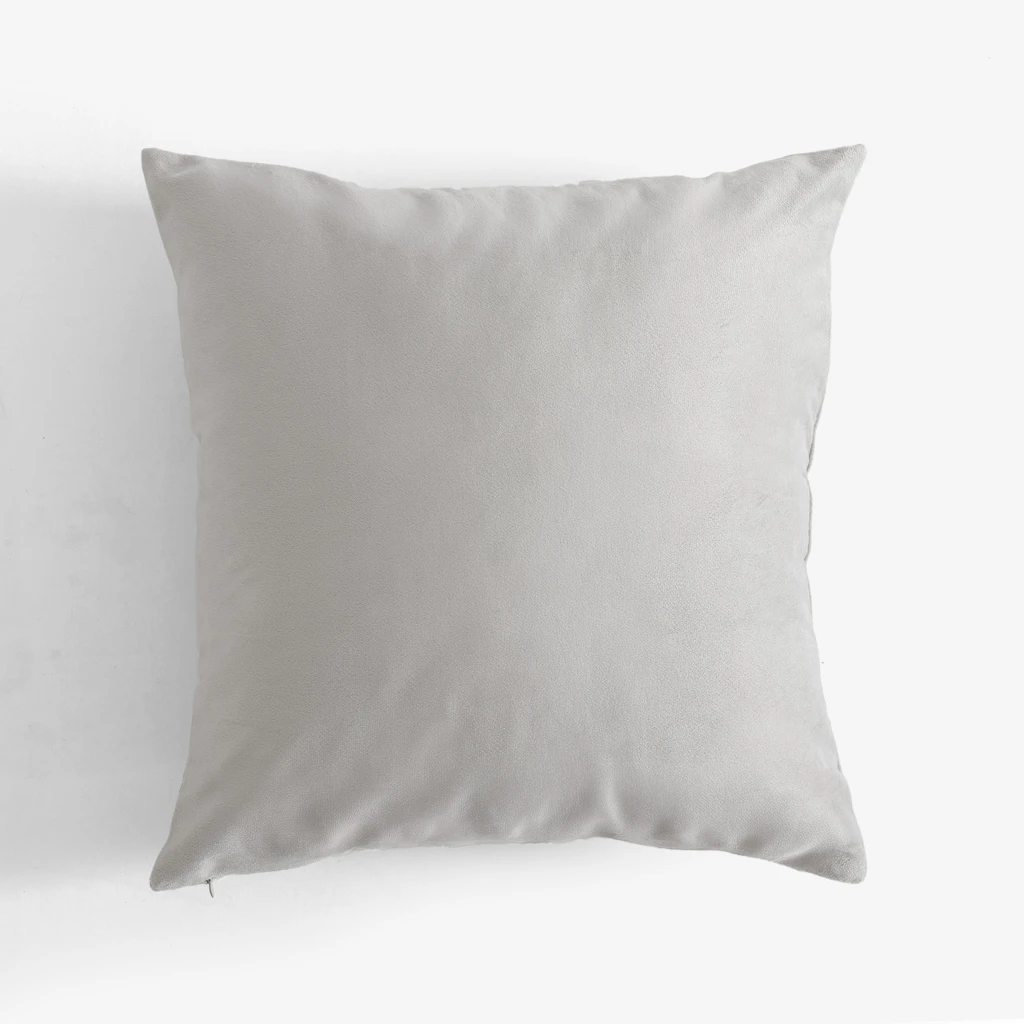 Gładki tył jasnoszare, dekoracyjnej poszewki w dotyku przypominającej welur. 