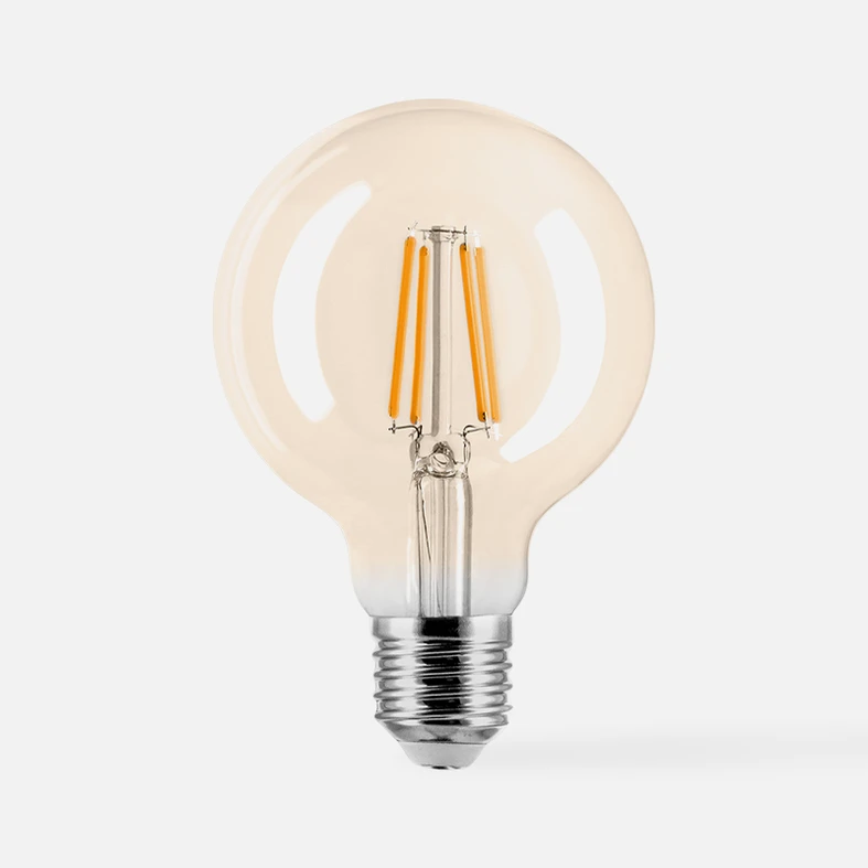 ORO-AMBER-E27-G80-4W-WW posiada głowicę w odcieniu bursztynu i widoczne filamenty.