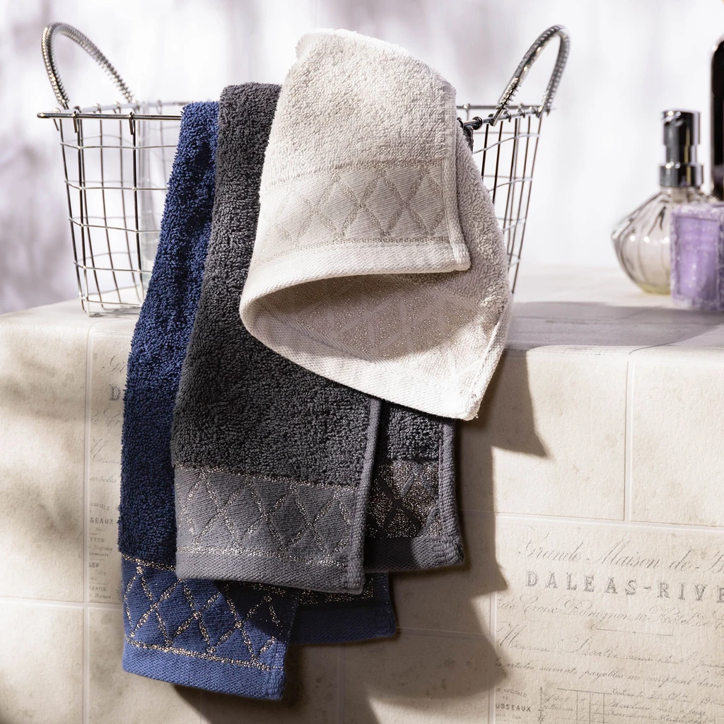 Bavlněný ručník v ocelové barvě LAYLA 70x140 cm