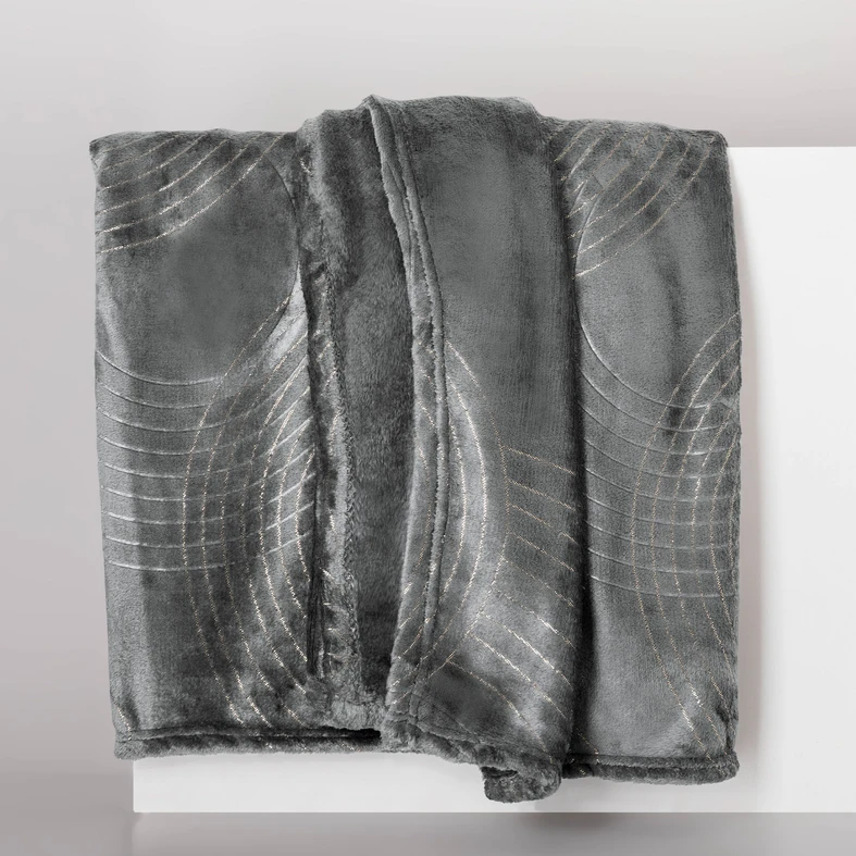 Szary koc z geometrycznym wzorem