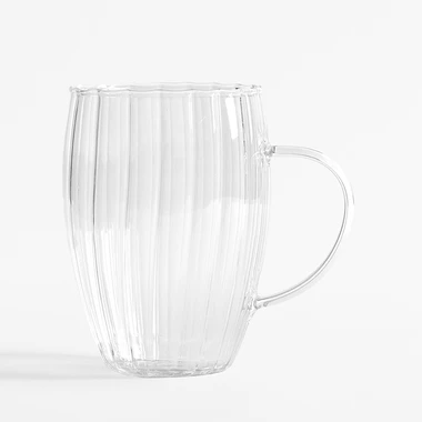 Drážkovaná sklenice s uchem 500 ml